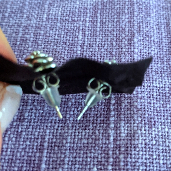 SOLD!! Sterling Silver S925 Rose Flower Stud Earrings - Picture 4 of 4